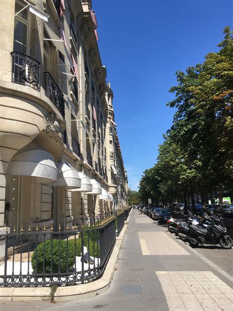 montaigne paris.